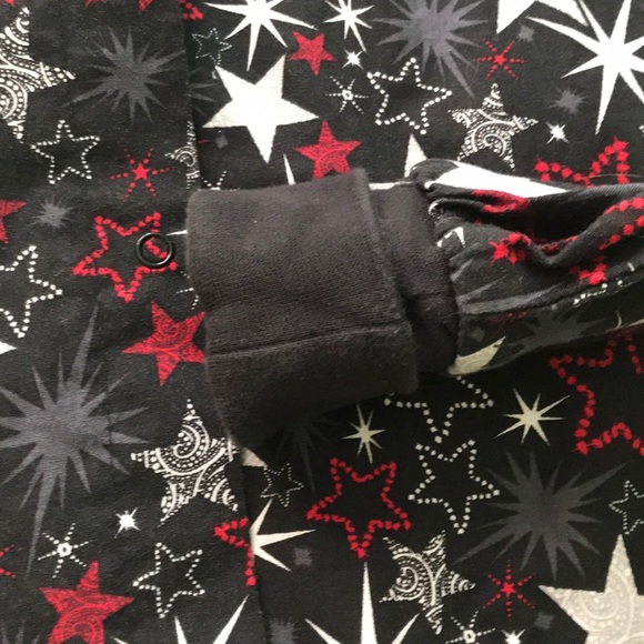 Black and red Star pattern Long sleeve scrub top - Picture 3 of 4